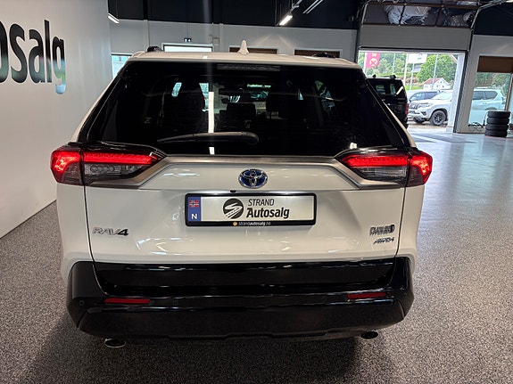 Toyota RAV4 6 of 18