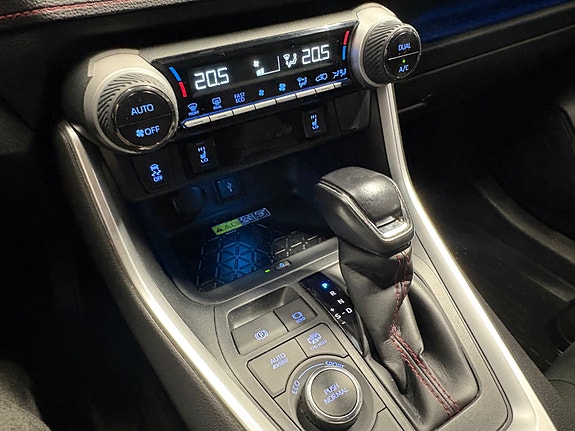 Toyota RAV4 15 of 18