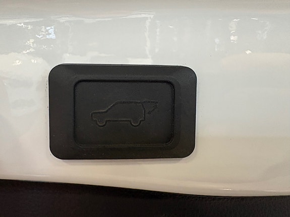 Toyota RAV4 9 of 18