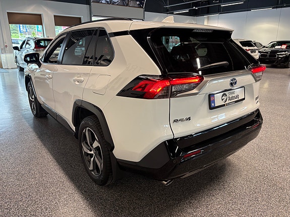 Toyota RAV4 7 of 18