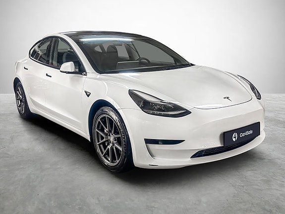 Tesla Model 3 7 of 24