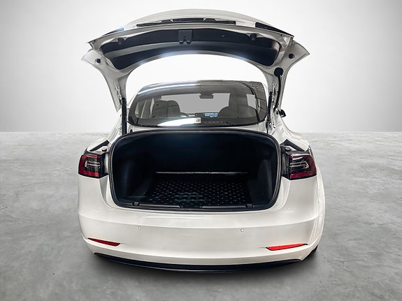 Tesla Model 3 19 of 24