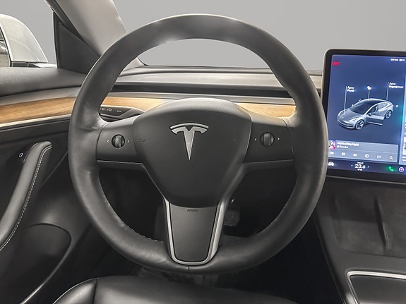 Tesla Model 3 11 of 24