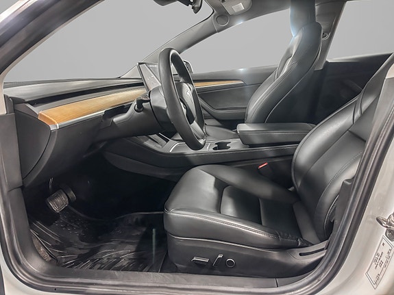 Tesla Model 3 9 of 24