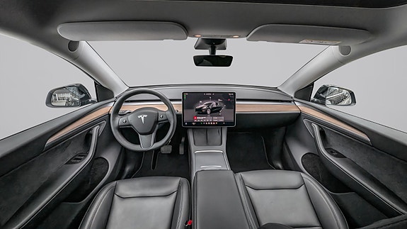Tesla Model Y 10 of 23