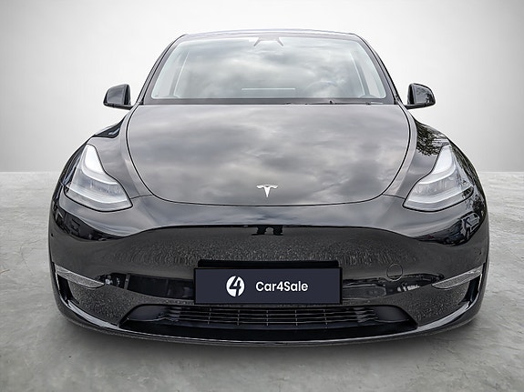 Tesla Model Y 7 of 23