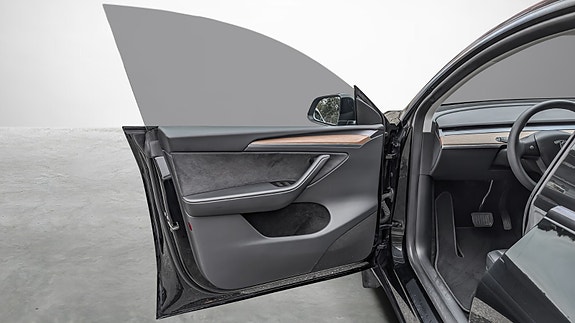 Tesla Model Y 8 of 23