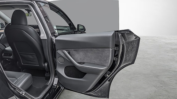 Tesla Model Y 18 of 23
