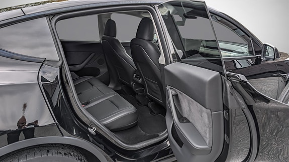 Tesla Model Y 17 of 23