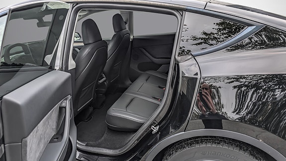 Tesla Model Y 16 of 23
