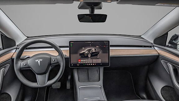 Tesla Model Y 11 of 23