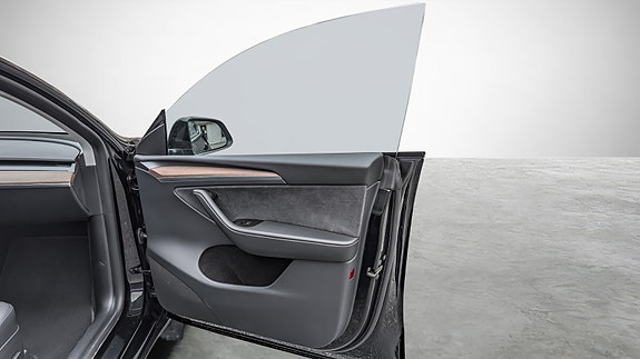 Tesla Model Y 14 of 23