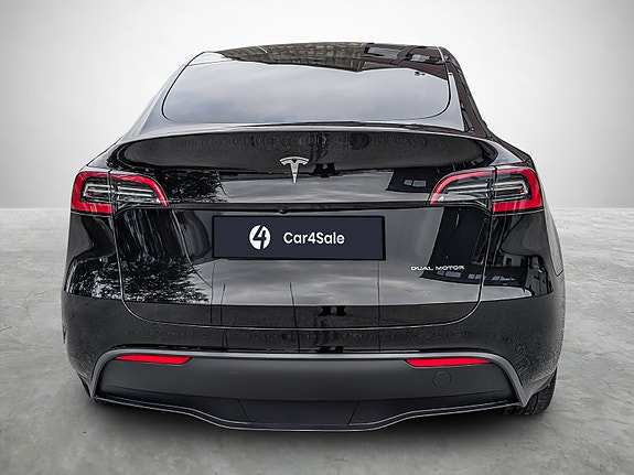 Tesla Model Y 3 of 23