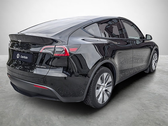 Tesla Model Y 4 of 23