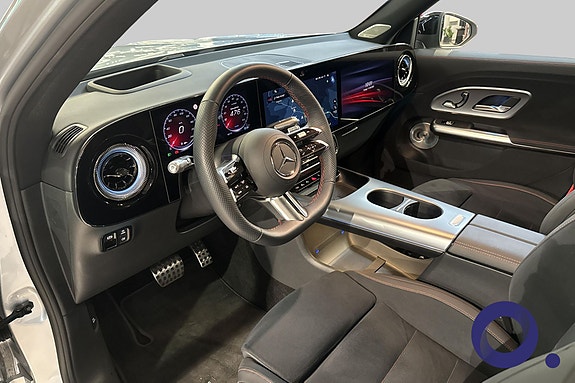 Mercedes-Benz GLB35 13 of 30