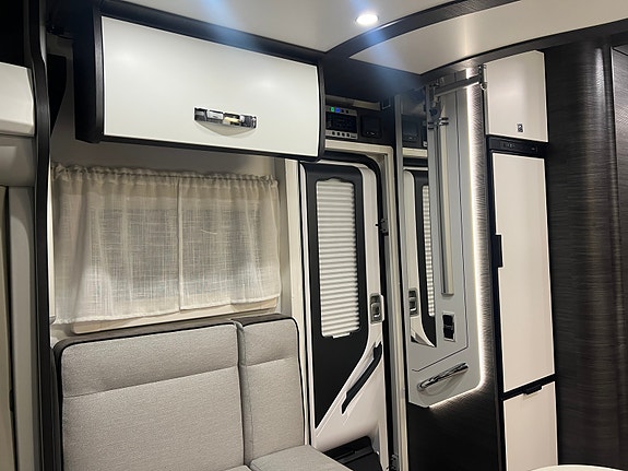 Benimar KAMPANJE minus kr. 125.000,- Mileo 297 ,HEAVY, 180 HK. AUTOMAT 9tr. 4400 kg. Queen 20 of 30