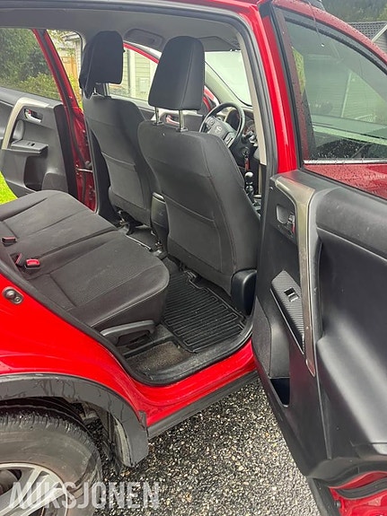Toyota RAV4 14 of 18