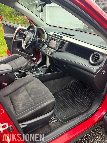 Toyota RAV4 11 of 18