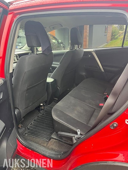 Toyota RAV4 12 of 18