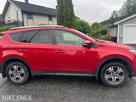 Toyota RAV4 3 of 18