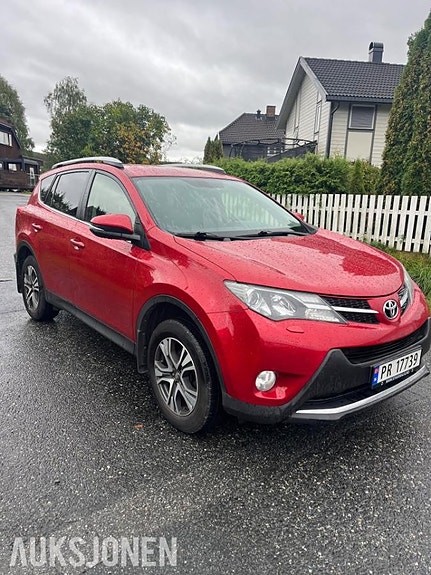 Toyota RAV4 2 of 18