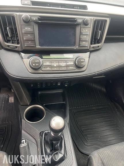 Toyota RAV4 10 of 18