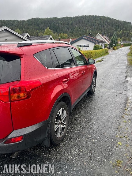 Toyota RAV4 4 of 18