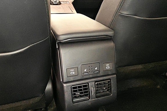 Toyota bZ4X 21 of 30