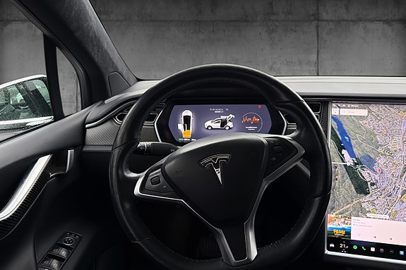 Tesla Model X 9 of 14