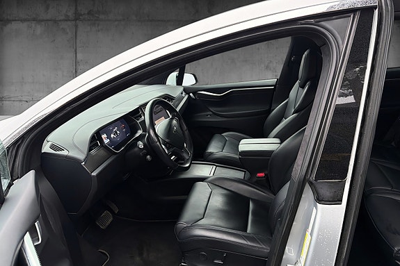 Tesla Model X 7 of 14
