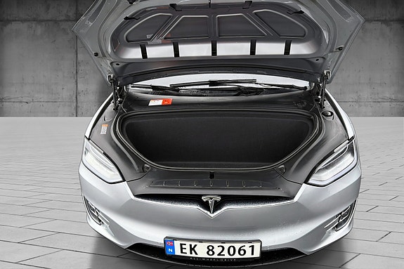 Tesla Model X 14 of 14