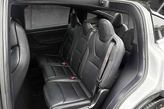 Tesla Model X 12 of 14