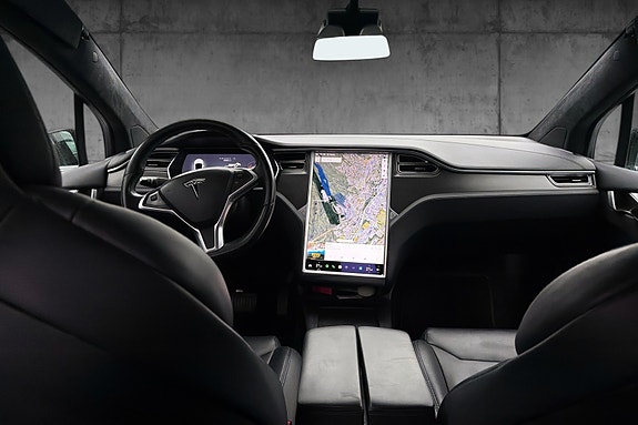 Tesla Model X 8 of 14
