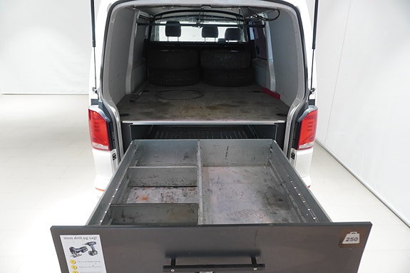 Volkswagen Transporter 11 of 24