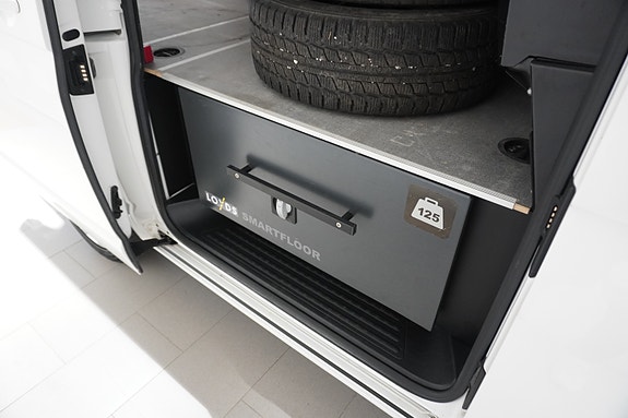 Volkswagen Transporter 12 of 24