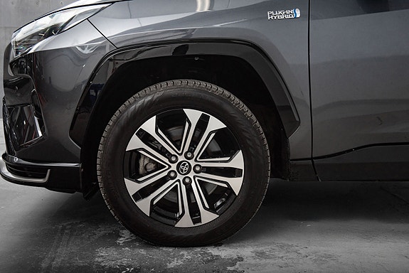 Toyota RAV4 Plug-in Hybrid 22 of 22