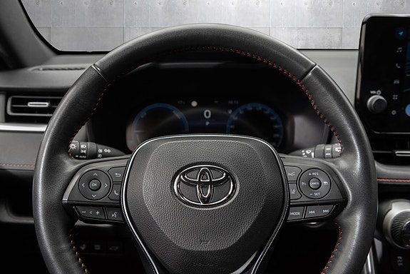 Toyota RAV4 Plug-in Hybrid 12 of 22