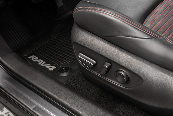 Toyota RAV4 Plug-in Hybrid 9 of 22