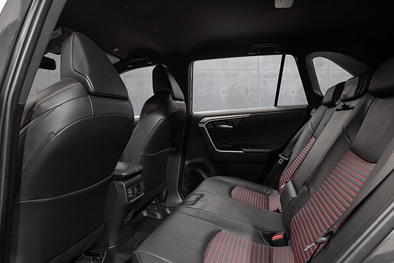 Toyota RAV4 Plug-in Hybrid 10 of 22