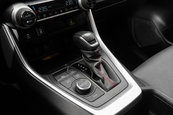 Toyota RAV4 Plug-in Hybrid 18 of 22