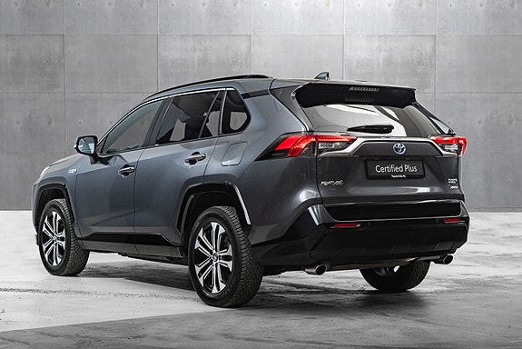 Toyota RAV4 Plug-in Hybrid 2 of 22