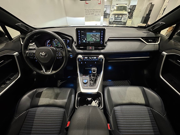 Toyota RAV4 16 of 30