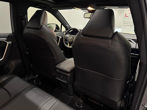 Toyota RAV4 24 of 30