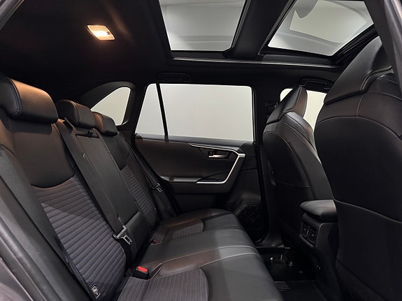 Toyota RAV4 23 of 30