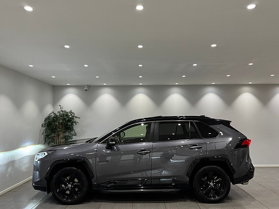 Toyota RAV4 2 of 30