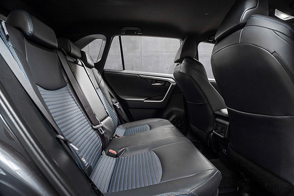 Toyota RAV4 11 of 24