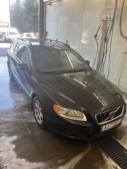 Volvo V70 3 of 6