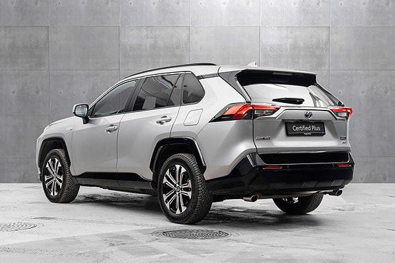 Toyota RAV4 Plug-in Hybrid 2 of 24