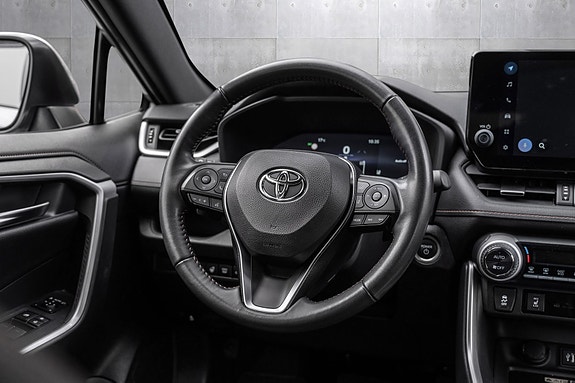 Toyota RAV4 Plug-in Hybrid 10 of 24
