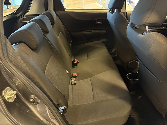 Toyota Yaris 9 of 16